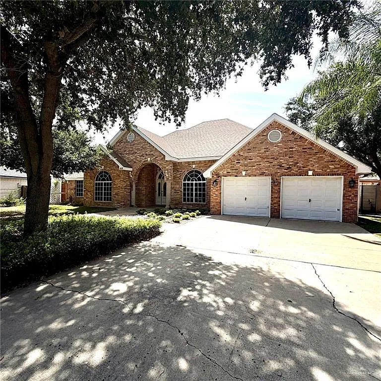 4 bed, 2.0 bath, 2230 sqft, $2,620 — Photo 2