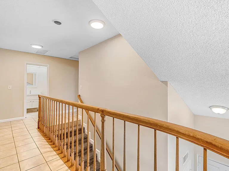 6733 N Warren Ave — Photo 22
