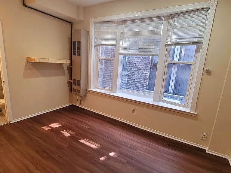 3150 W Cermak Rd #2MF — Photo 2