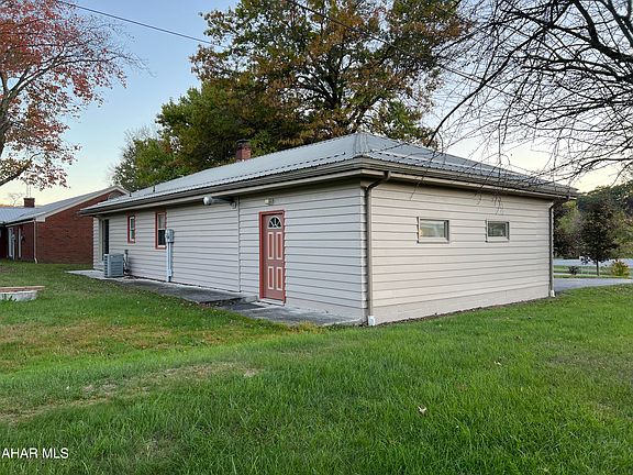 3rd image of 811 S Logan Blvd