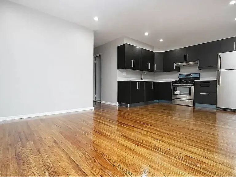 25-08 Newtown Ave #3 — Photo 2