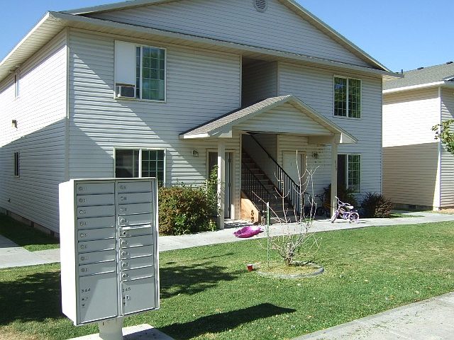 1st image of 620 Linden Dr APT 4