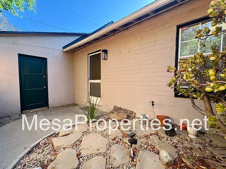 1480 N Mills Ave #BACK HOUSE — Photo 15