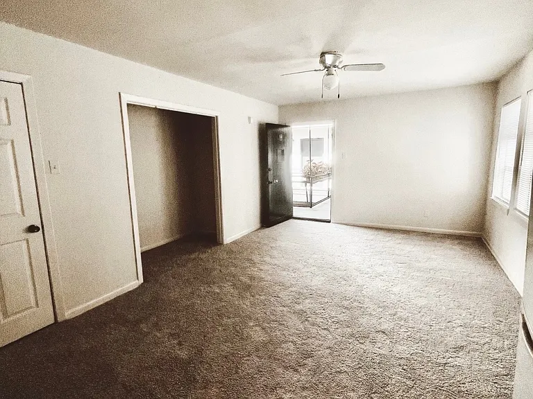 1215 Banks St #9 — Photo 6