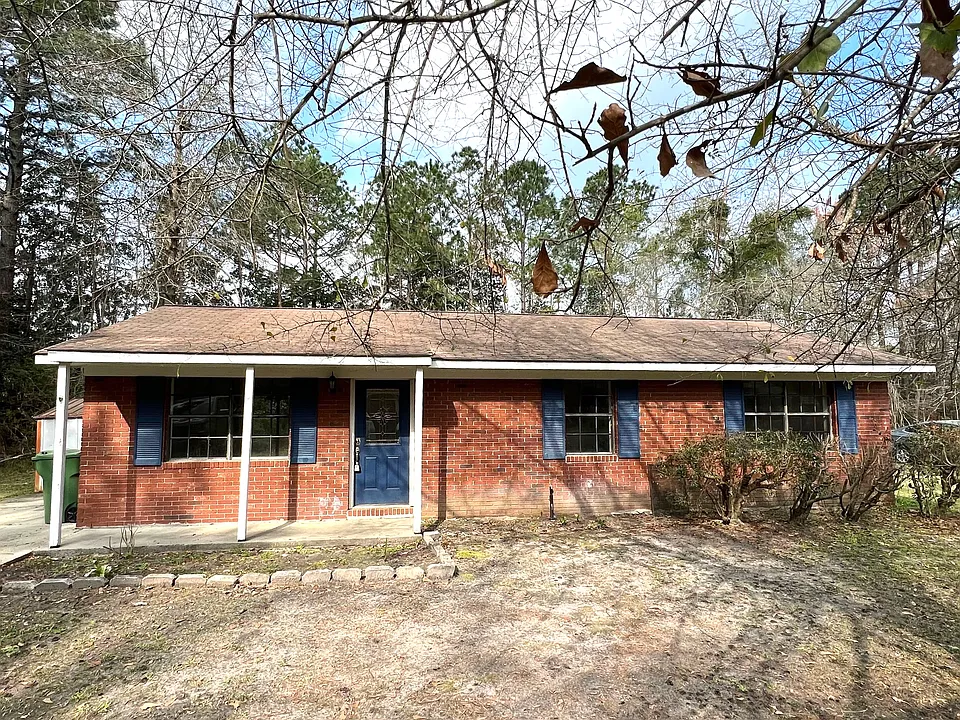 1097 Live Oak Dr
