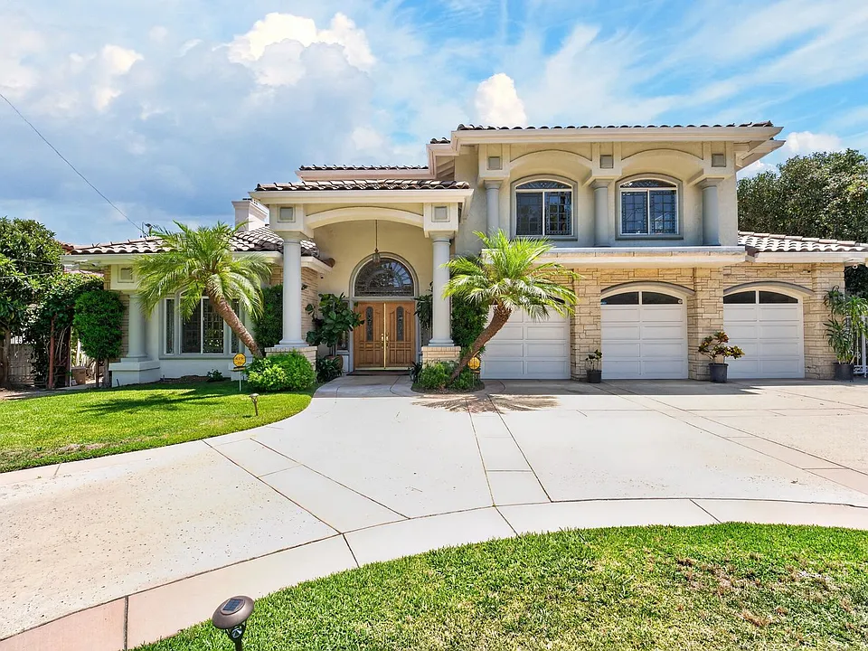 482 W Palm Dr