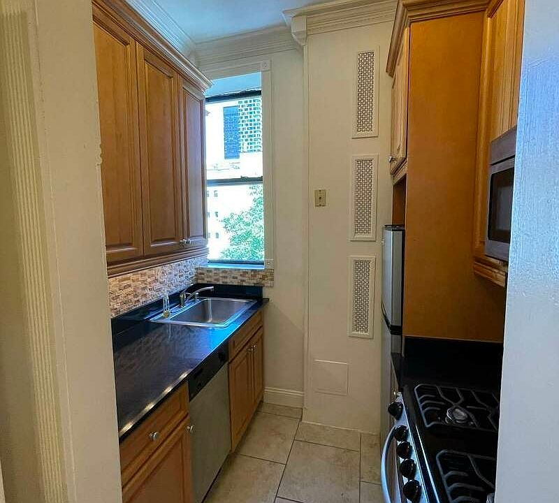 1st image of 353 W 51st St APT 9