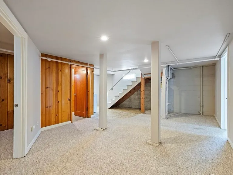 521 E Cherry St — Photo 19