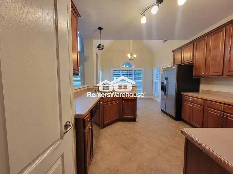 1025 Rowanshyre Cir — Photo 9