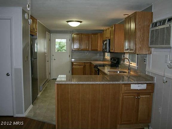 4th image of 1301 Clagett Dr