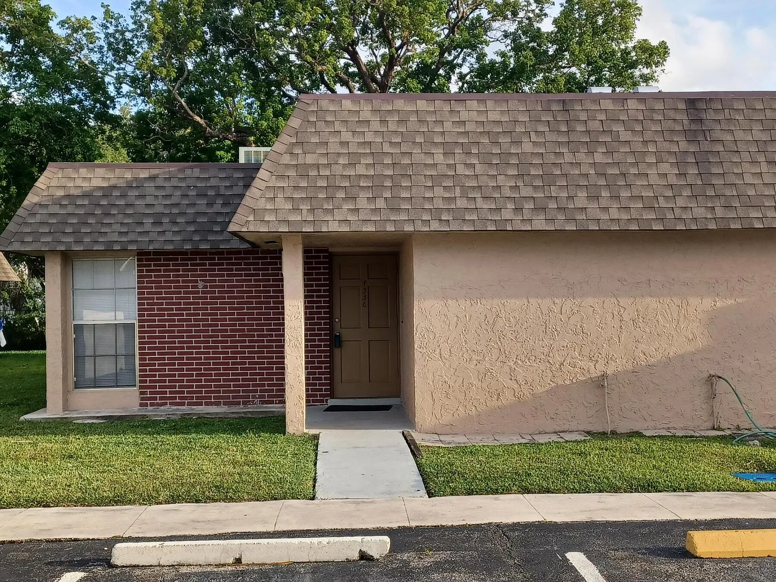 2 bed, 2.0 bath, 1056 sqft, $2,000 — Photo 2