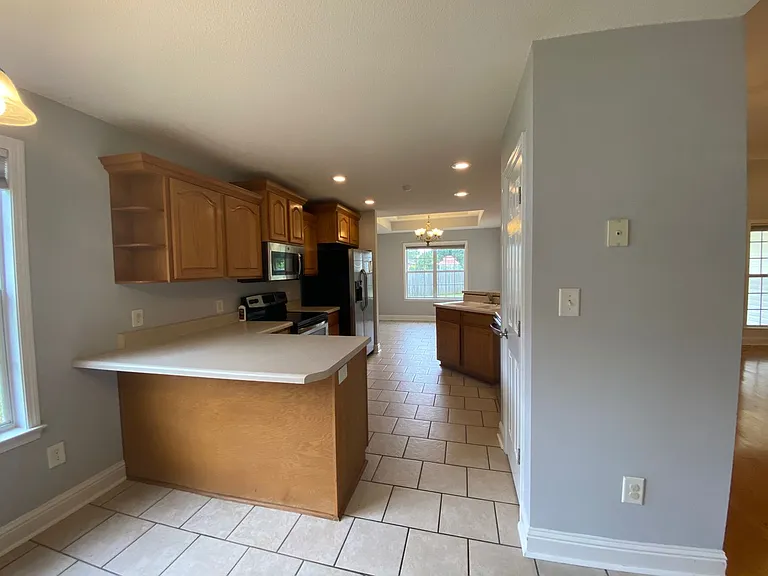 205 Drayton Ct — Photo 10