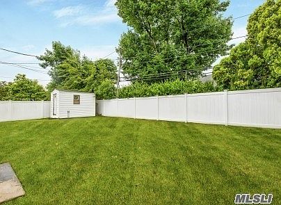 3rd image of 16 Bond Ln