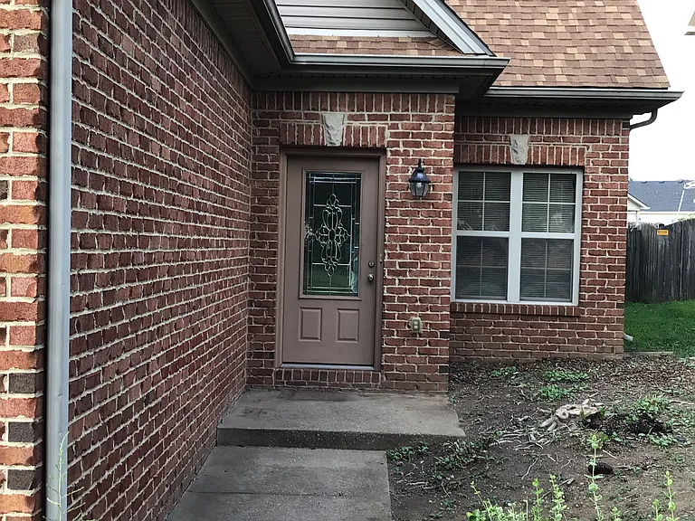 182 Pavilion Dr — Photo 2