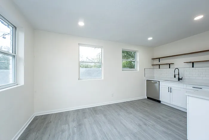 1537 W 7th St #B — Photo 4