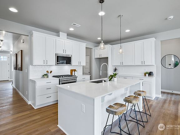 5th image of 6110 42nd Street NE