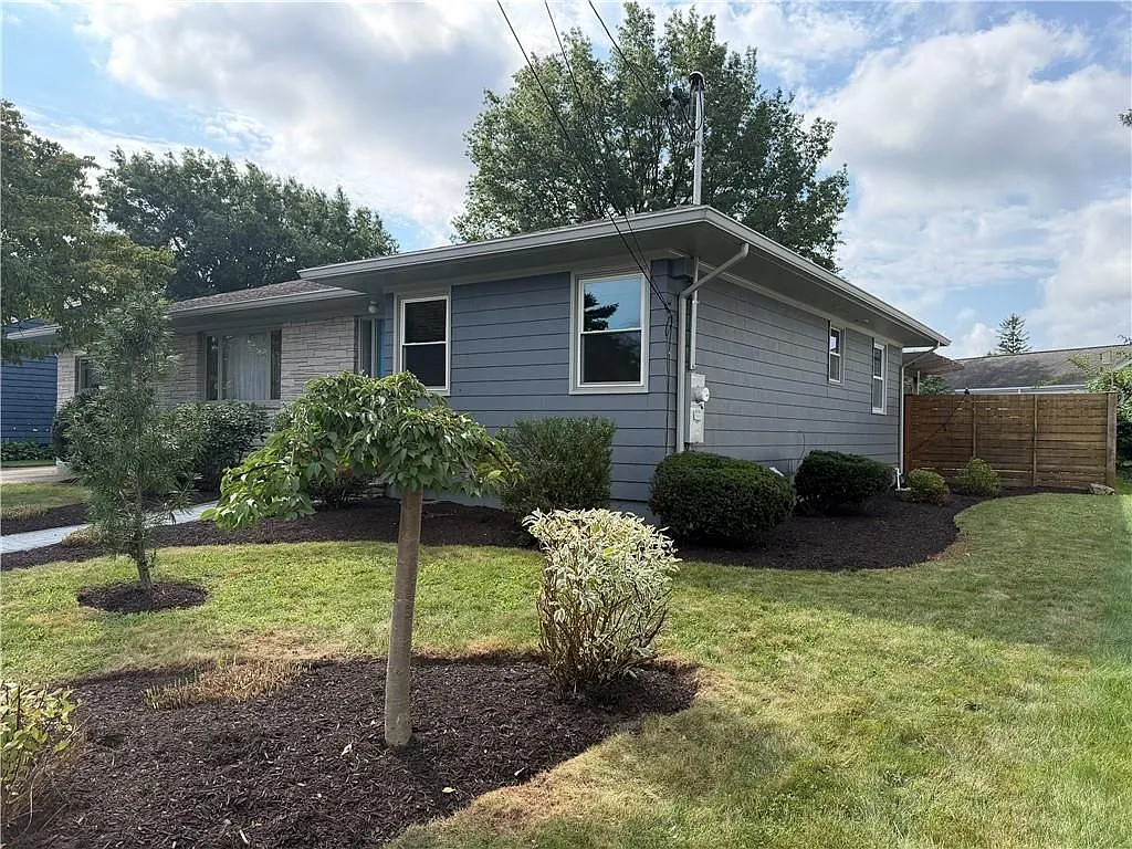 3 bed, 1.0 bath, 1581 sqft, $3,300 — Photo 2