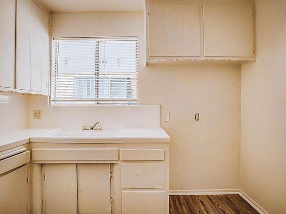 4th image of 7117 Fulton Ave APT 1