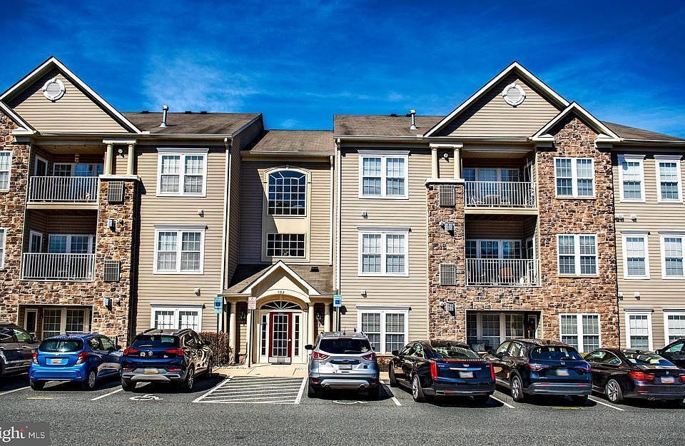 1st image of 102 Nichols St Unit 4D