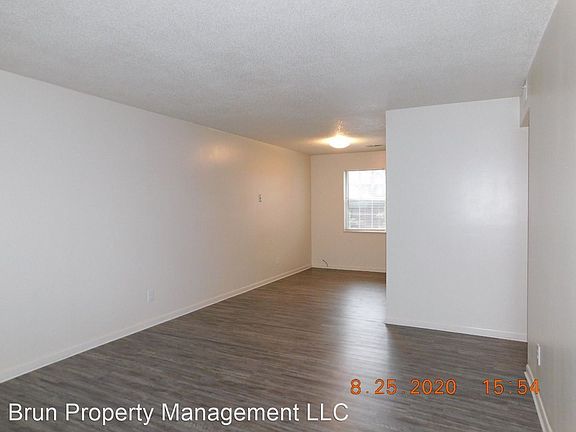 3rd image of 128 Lynnwood Dr #2