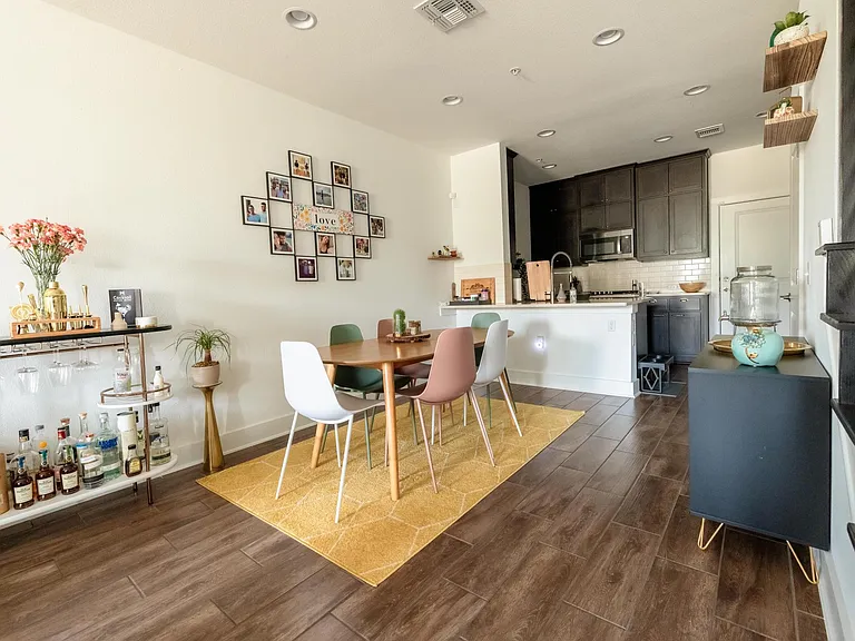 2501 Simond Ave #D — Photo 27