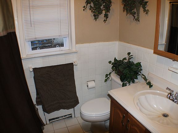 3rd image of 22 McIntosh Ct