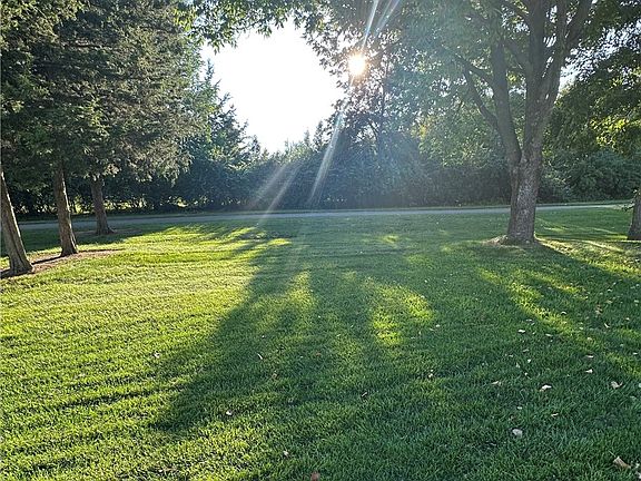 4th image of 55 Shady Pines Ave