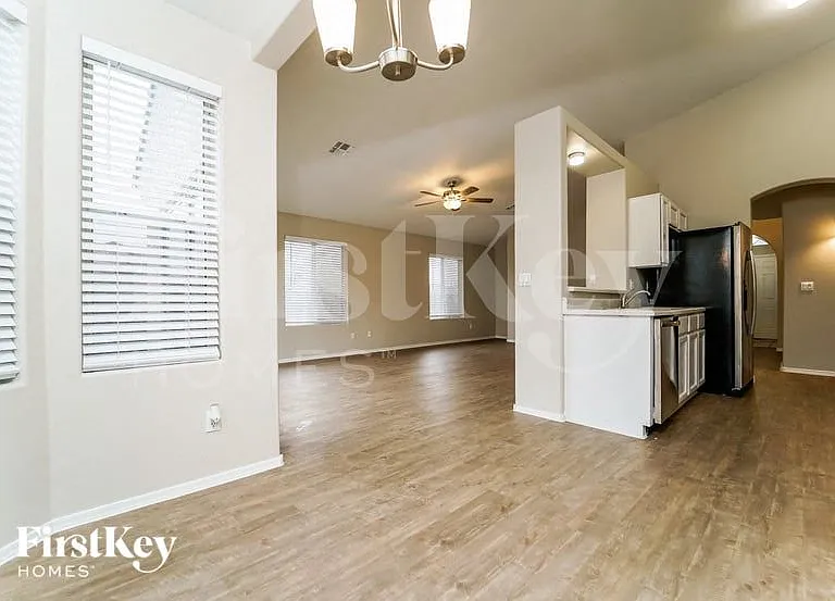 3620 W Bellewood Pl — Photo 5