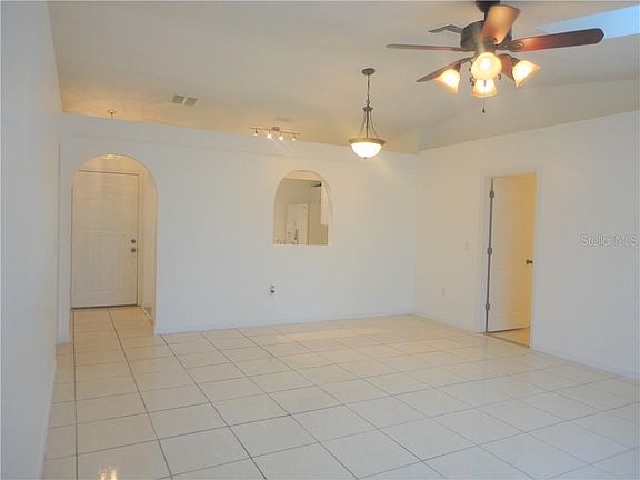 2nd image of 2414 Queenswood Cir