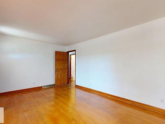5th image of 3242 Cascade Rd