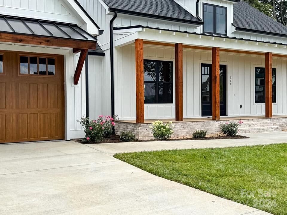 2nd image of 377 Mavrick Dr