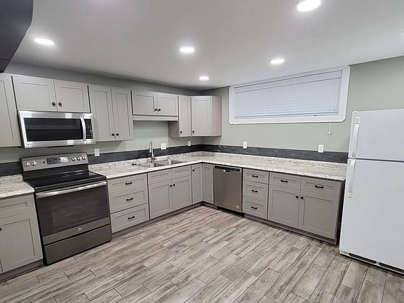 2nd image of 187 N Pinehurst Ave #11384013