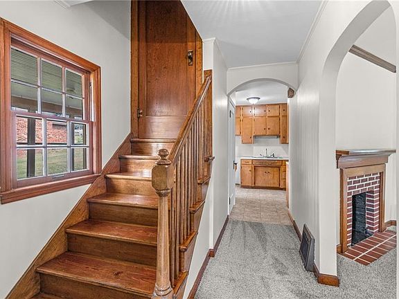 5th image of 302 W 1st St