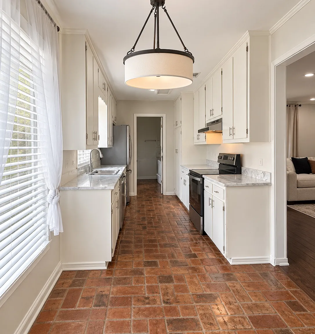 4 bed, 2104 sqft, $2,100 — Photo 3
