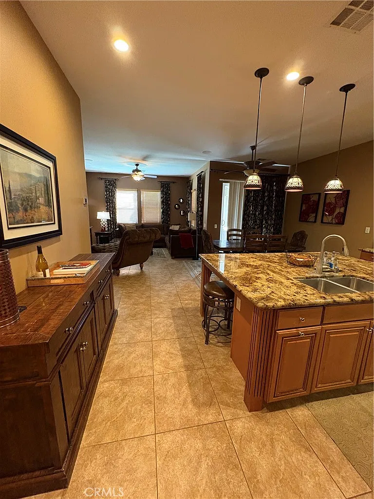 3 bed, 2.5 bath, 1930 sqft, $3,500 — Photo 4