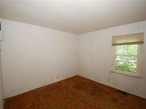 5th image of 3166 Roseway Dr
