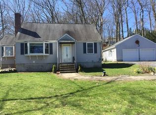 194 Deepwood Dr, Amston, CT 06231