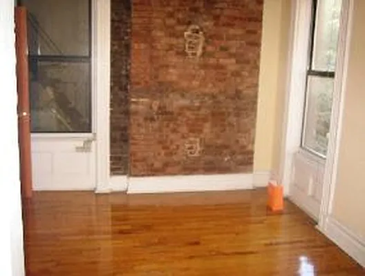 Rented by Adina Realty | media 46