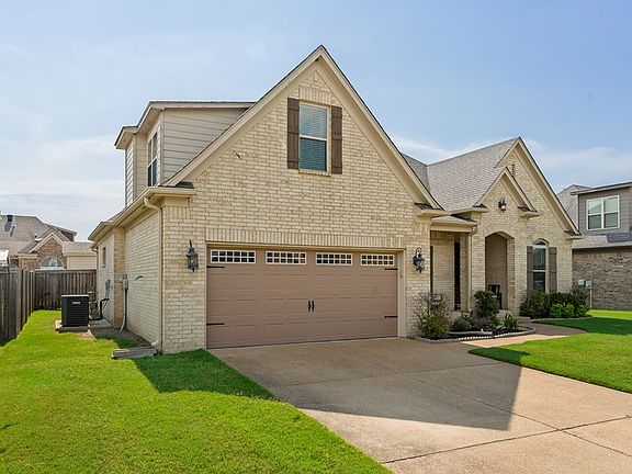 2nd image of 823 Grandee Cir