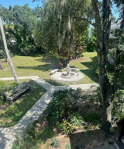 320 S Riverside Dr — Photo 23