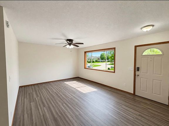 2nd image of 2929 Lakeview Dr