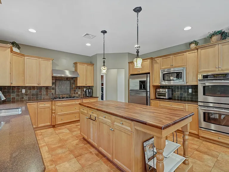 24 Charnwood Dr — Photo 9