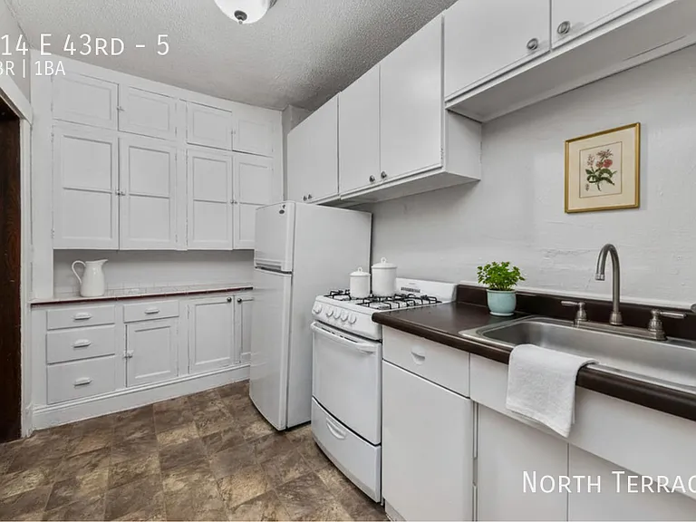814 E 43rd St #5 — Photo 1