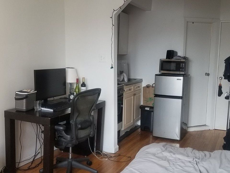2nd image of 542 E 11th St APT 4C