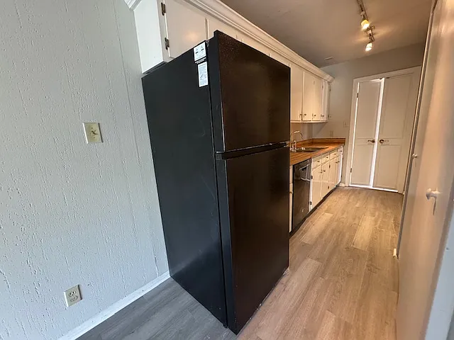 2261 Robin Lyn Ct — Photo 10