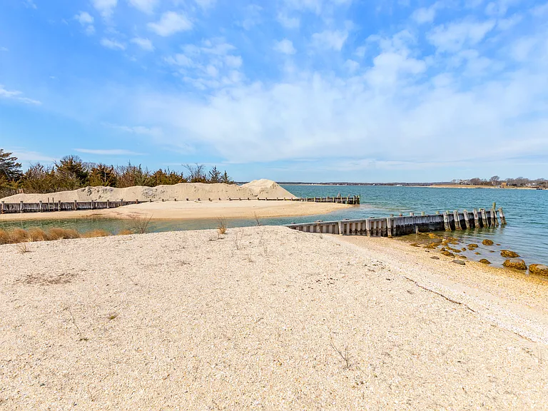 379 Ferry Rd — Photo 31