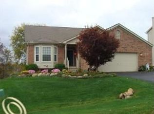 357 Lakeshore Pointe Dr, Howell, MI