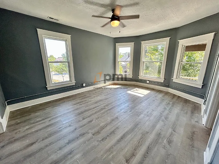 416 E 9th St #2 — Photo 4