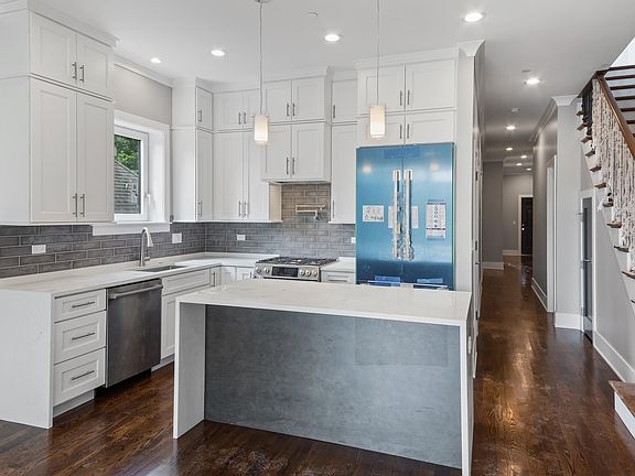 2nd image of 4642 N Magnolia Ave #3N