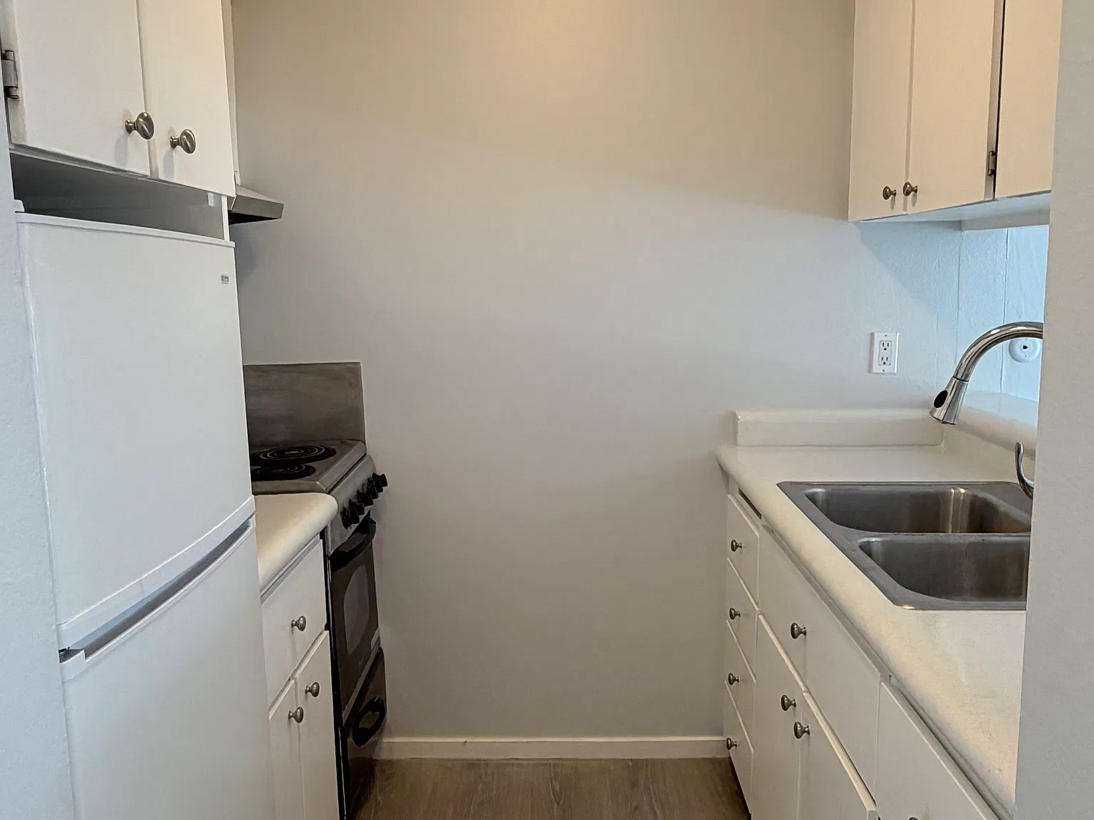 Studio, 592 sqft, $4,150 — Photo 4